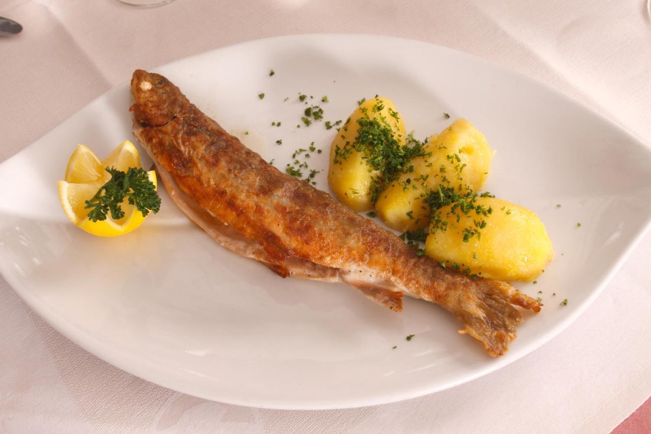 Gasthof Zum Hirschen Hotel Алтаусзее Екстериор снимка